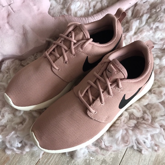 NWT Nike Roshe One Rare - Picture 6 of 7